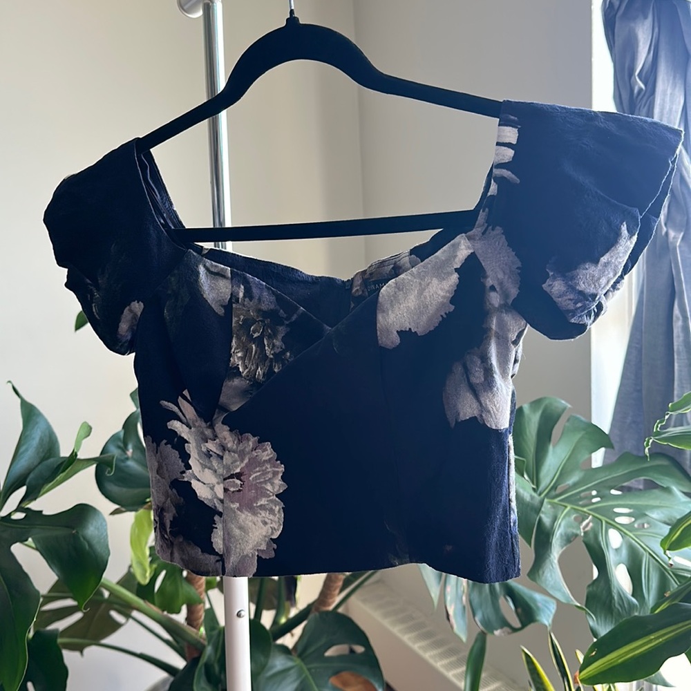Dynamite navy blue floral croptop
